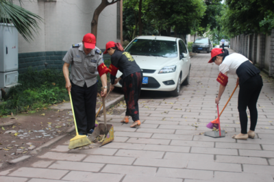 市物管協(xié)會組織志愿者進小區(qū)服務(wù)，提升物業(yè)管理及配套服務(wù)水平